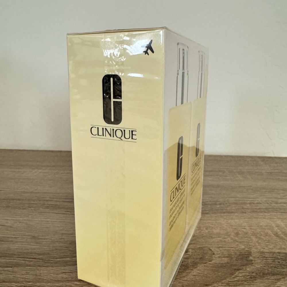 Clinique Dramatically Different Moisturizing Lotion Duo - Picture 3 of 4